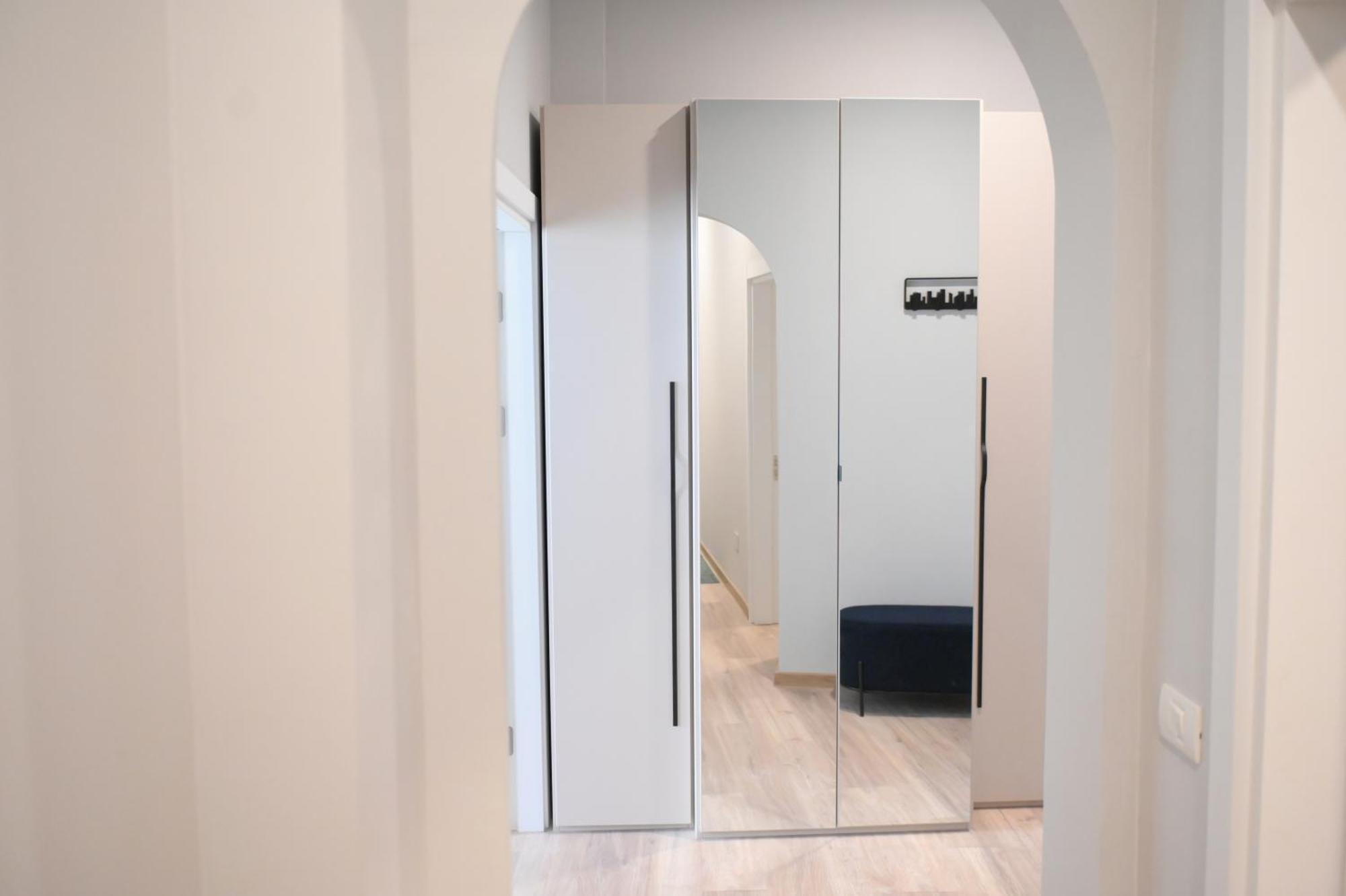 Umbrella Street Center Luxury 2 Bedroom Бухарест Екстер'єр фото